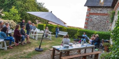 La salle de réception du Grand Logis :  <br>un espace polyvalent pour vos événements en Bretagne